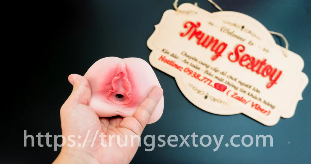 Super Soft Realistic Handheld Male Masturbator — Compact & Discreet with Seductive Appearance