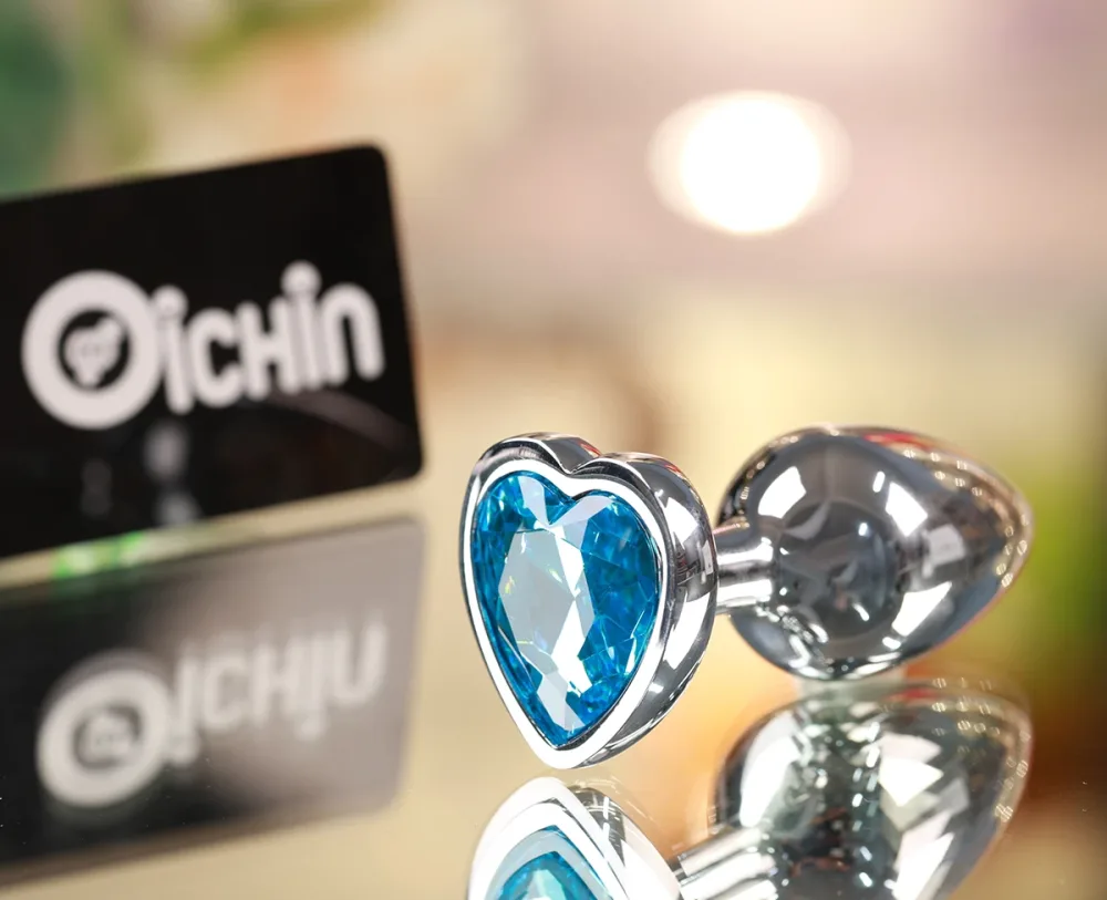 Chisa Hi-Basic Heart Base Stainless Steel Anal Plug — Easy to Clean and Temperature Play Ready
