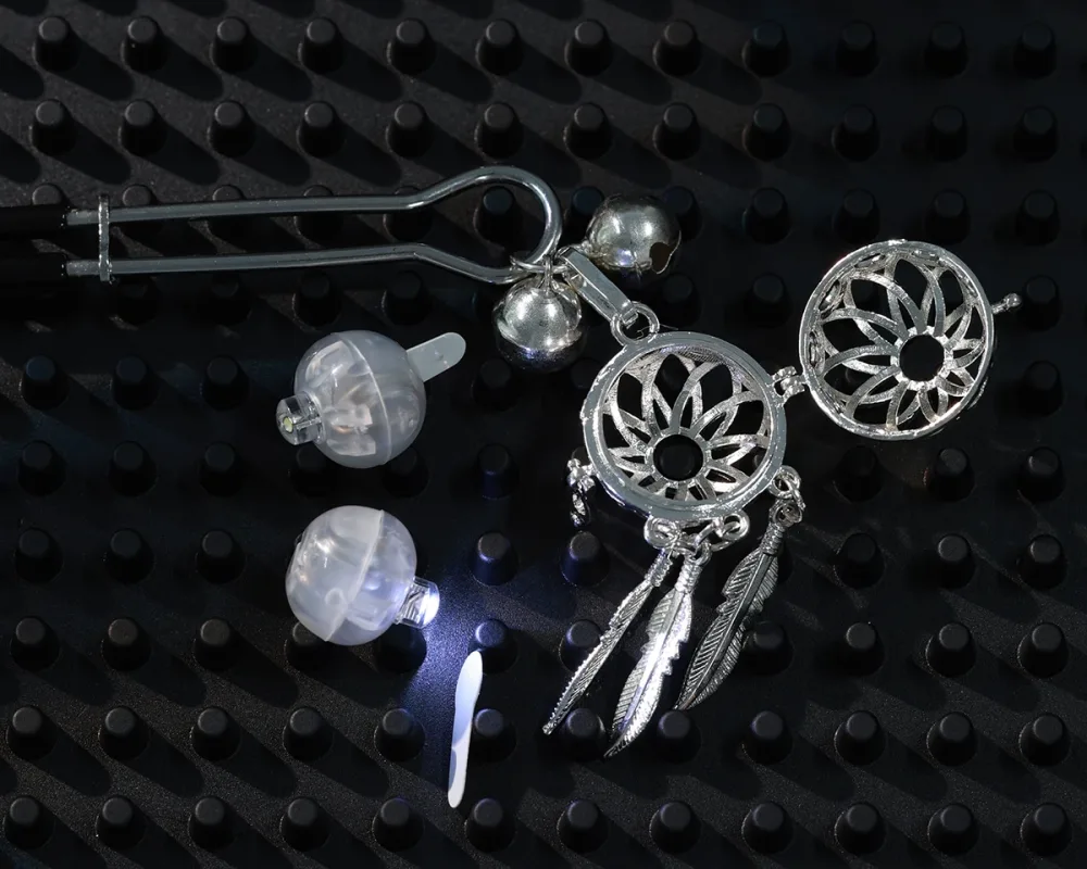 Chisa Senuelo Silver Plume BDSM Set Nipple Clamps Glow — hình 8