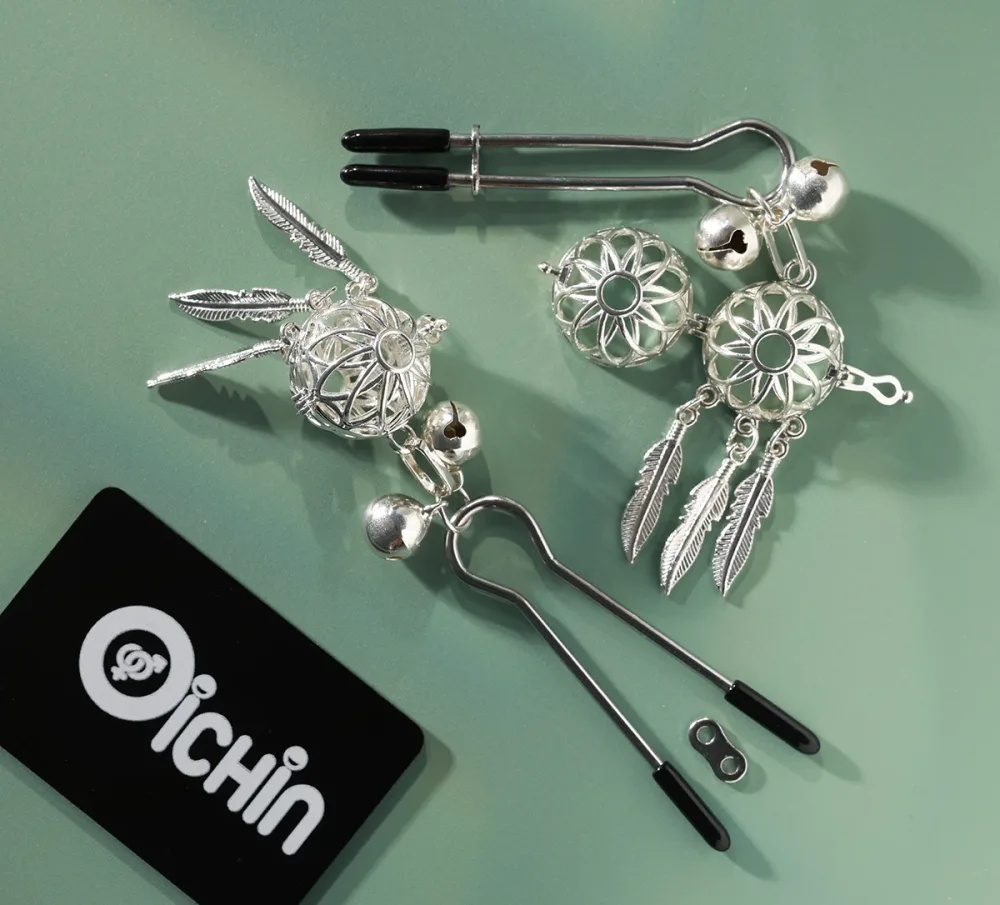 Chisa Senuelo Silver Plume BDSM Set Nipple Clamps Glow — This exclusive duo includes a metal anal plug and nipple