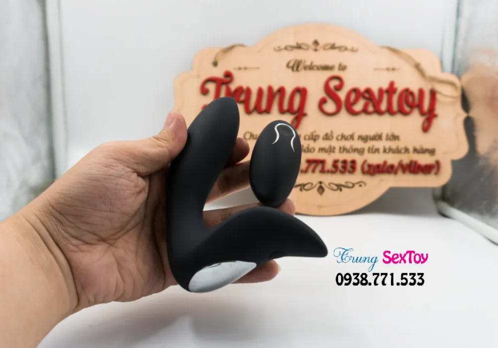 Remote Controlled Vibrating Anal Stimulator C-Shape Pleasure — Crafted for maximum satisfaction, this C-shaped vibrating