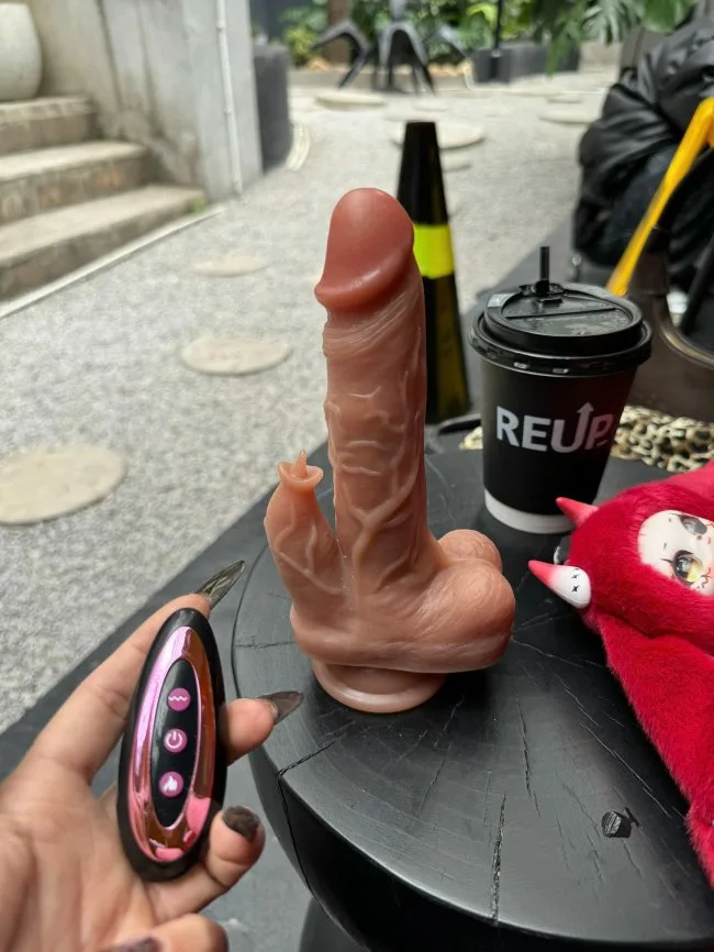 Remote Control Ribbed Wall-Mounted Thrusting Dildo 20cm — Detailed Specifications and Features