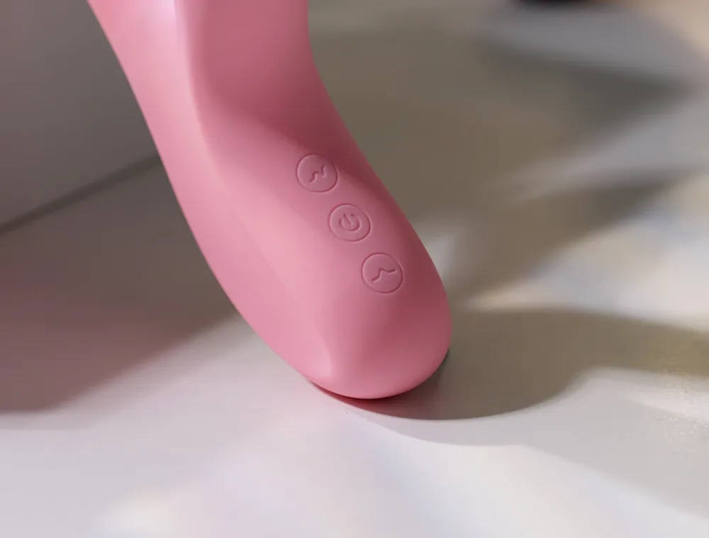 Loving World Beats G-Spot Clitoral Vibrator Strong Pulse — Your pleasure journey becomes exciting and richly textured