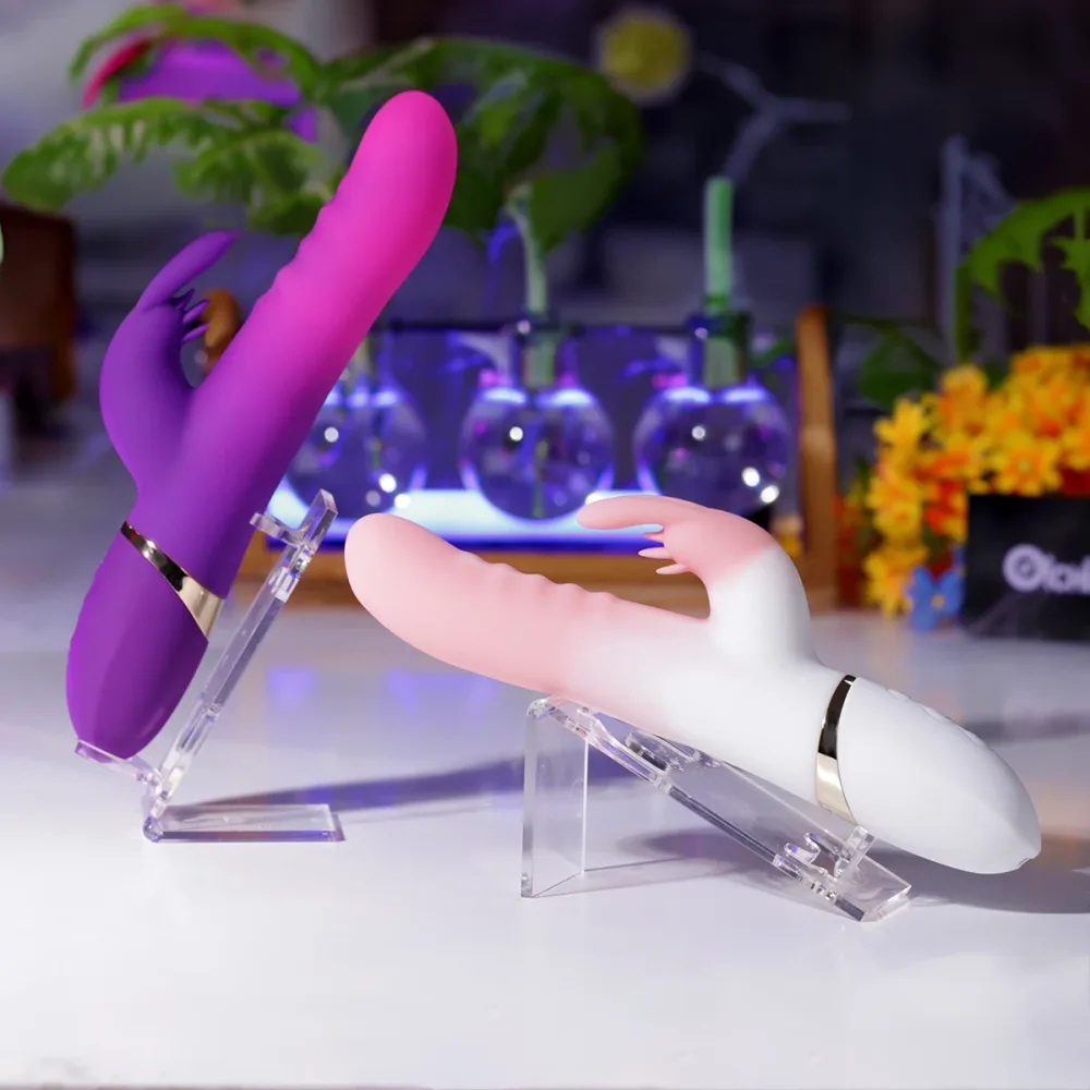 Loving World CT2101 Thrusting & Heating Dual Stimulating — Gentlemen can extend foreplay by using this versatile