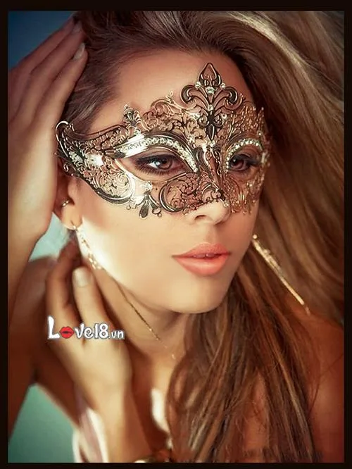 Dark Queen Cosplay Mask Metal BDSM Toy for Sensual Play — Technical Specifications