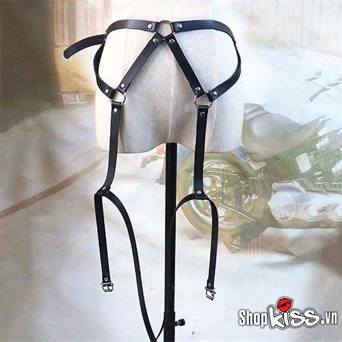 Sexy Black Leather Garter Belt with Thigh Strap for Cosplay — Features That Highlight Your Unique Charm