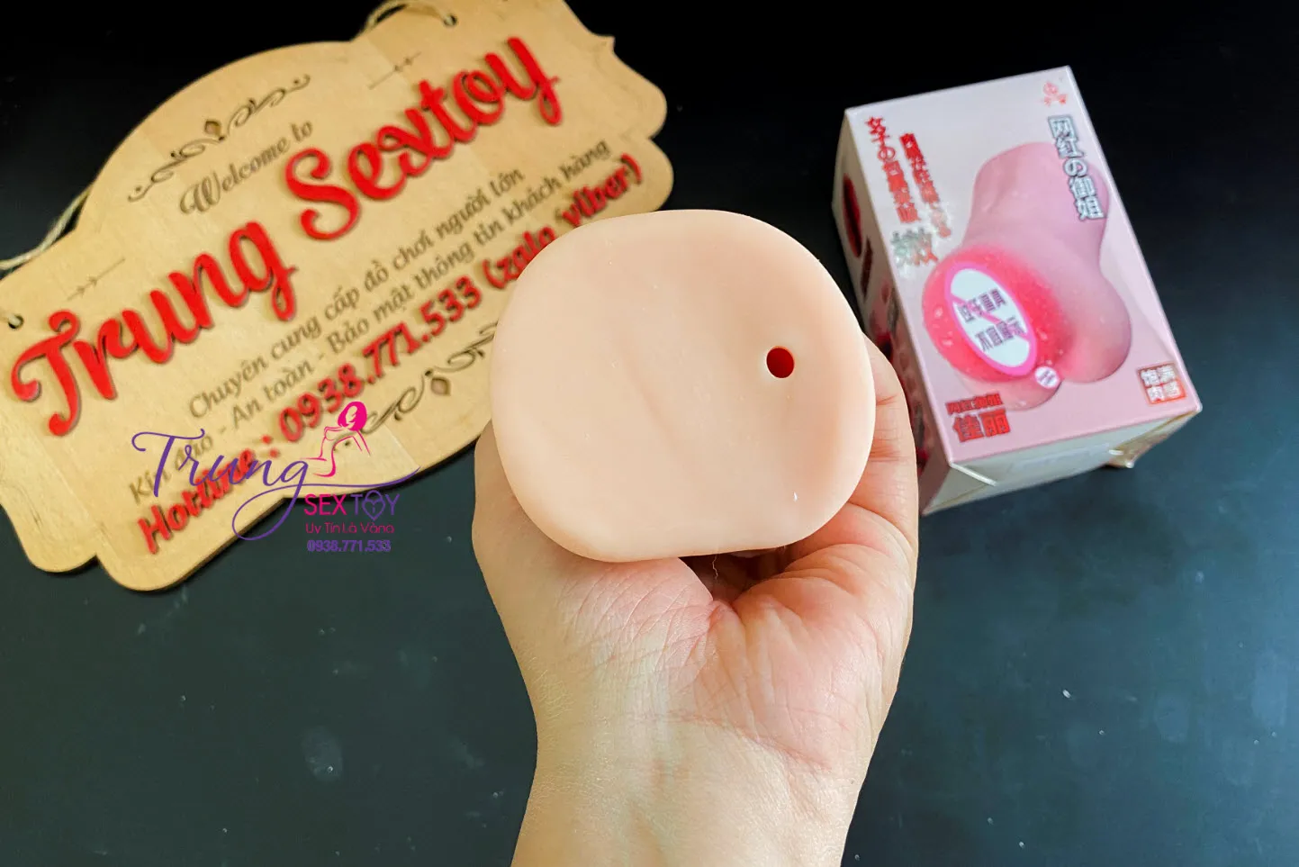 4D Silicone Handheld Male Masturbator with Strong Vibration — photo 4