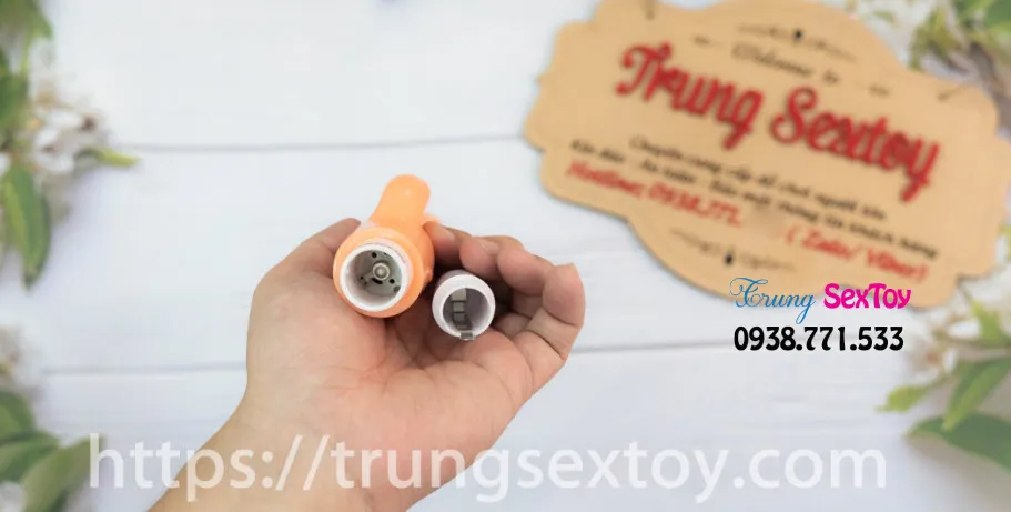 Compact Silicone Vibrator Perfect Female Pleasure Toy AA Battery — photo 4