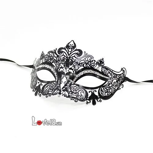 Dark Queen Cosplay Mask Metal BDSM Toy for Sensual Play — photo 3