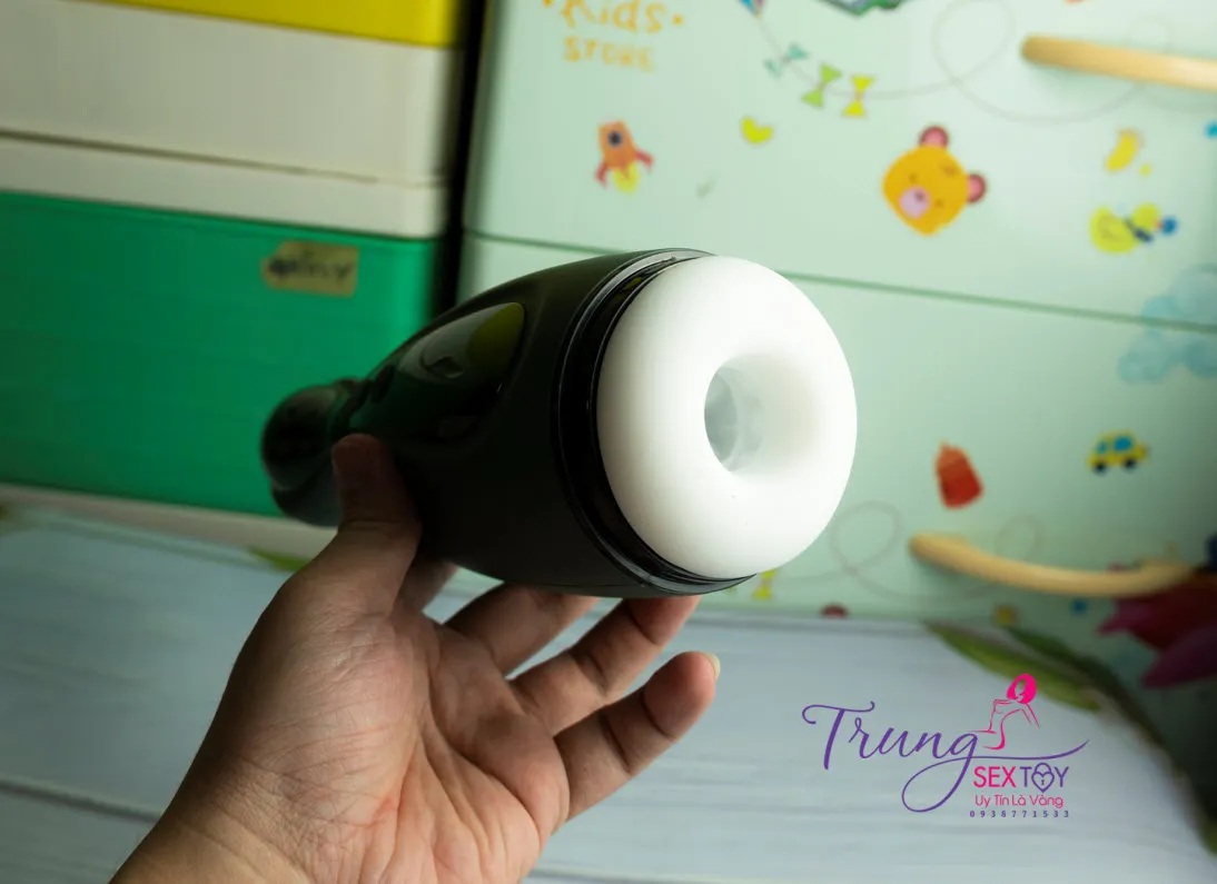UNIMAT Deep Throat Automatic USB Silicone Male Masturbator — photo 3