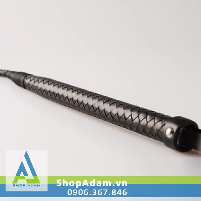 Long Leather BDSM Whip for Domination Play — photo 2