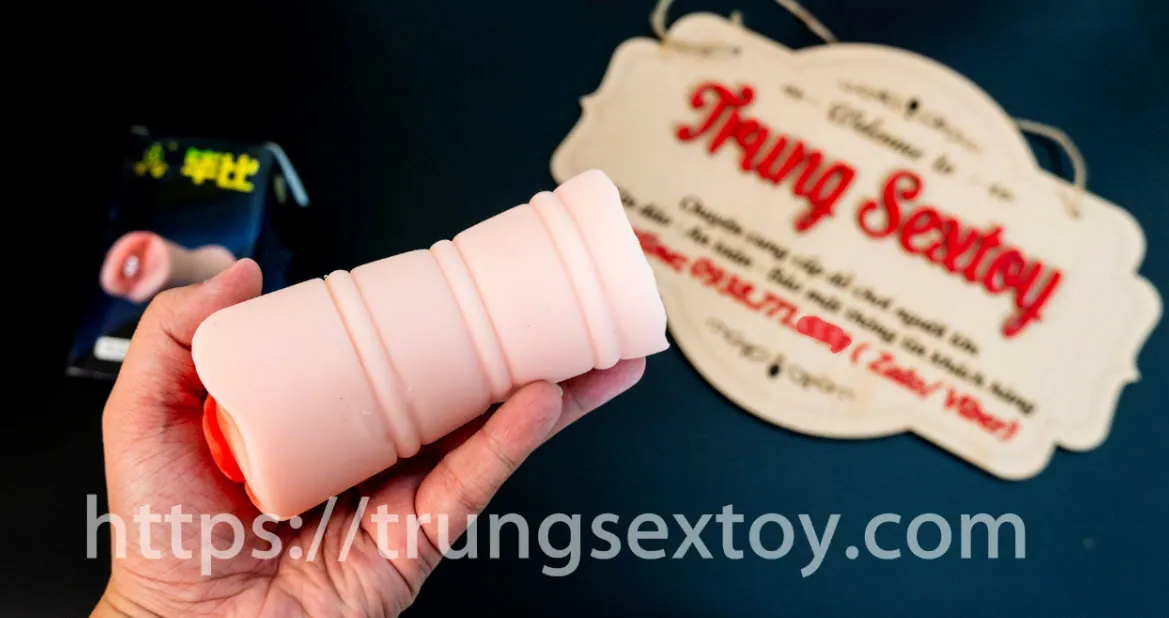 Handheld Silicone Male Masturbator Soft Realistic Pocket Size Pink — photo 3