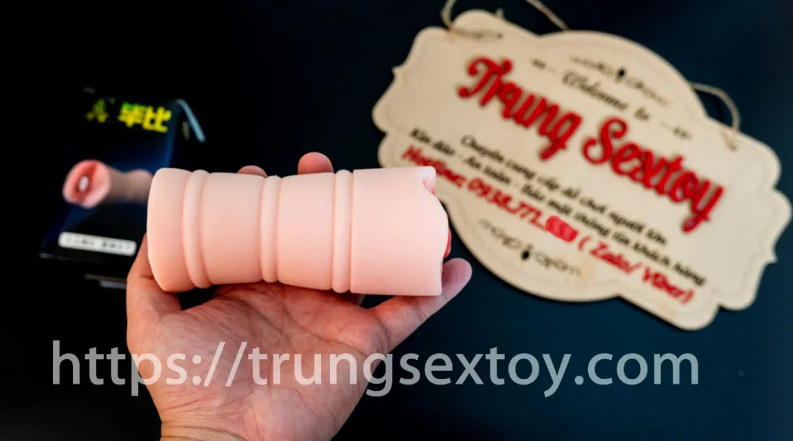 Handheld Silicone Male Masturbator Soft Realistic Pocket Size Pink — photo 5